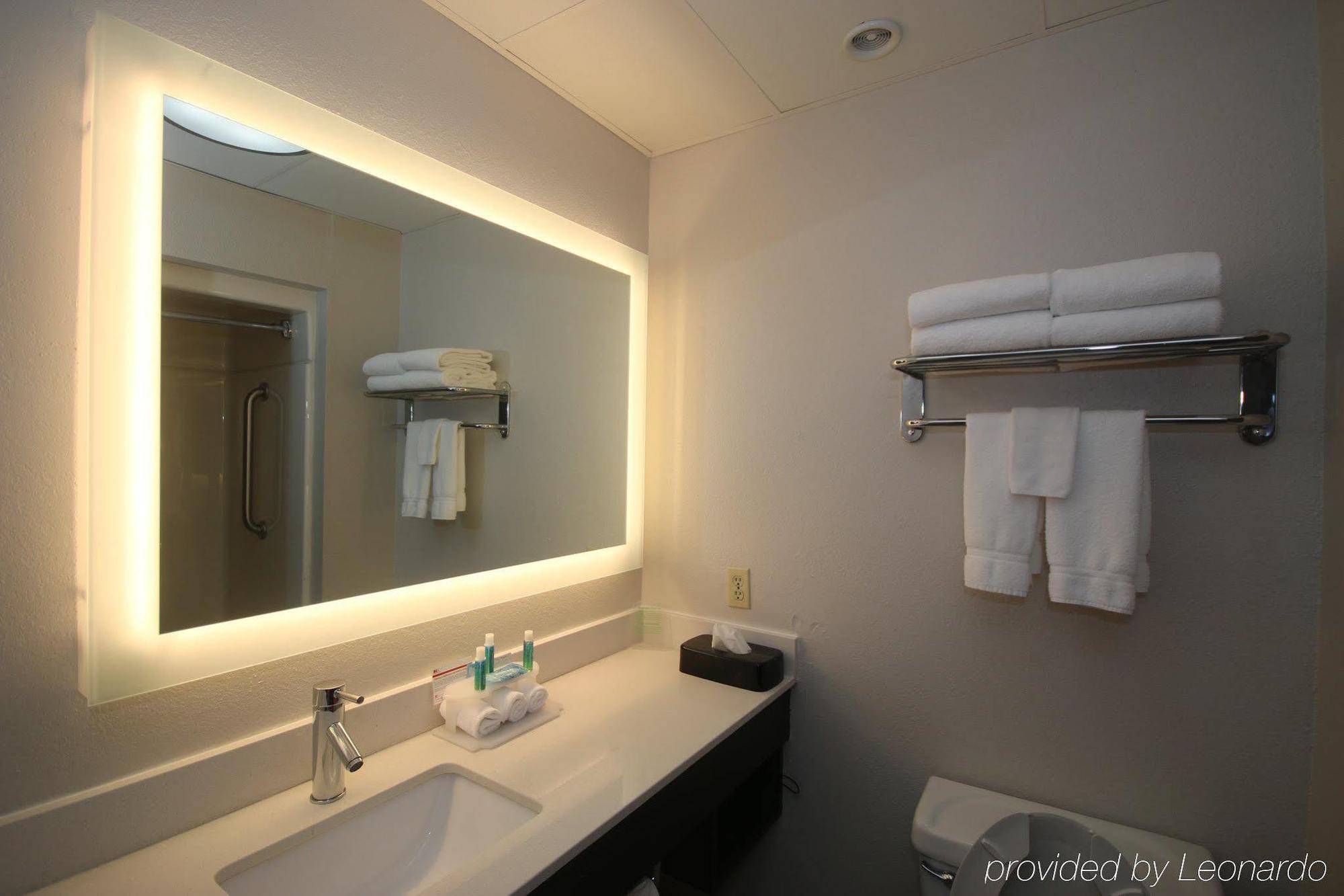 Holiday Inn Express Hillsville By Ihg Екстериор снимка