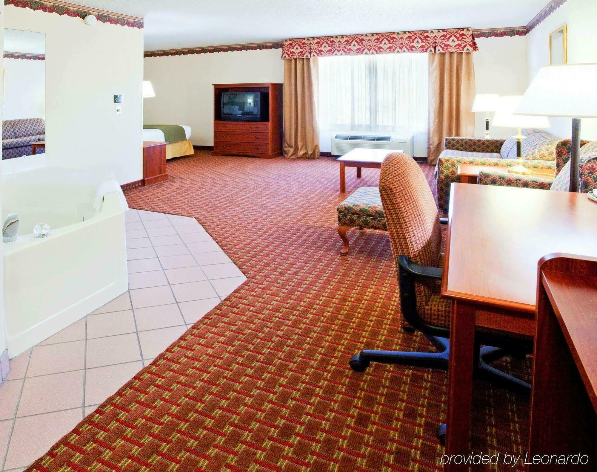 Holiday Inn Express Hillsville By Ihg Екстериор снимка